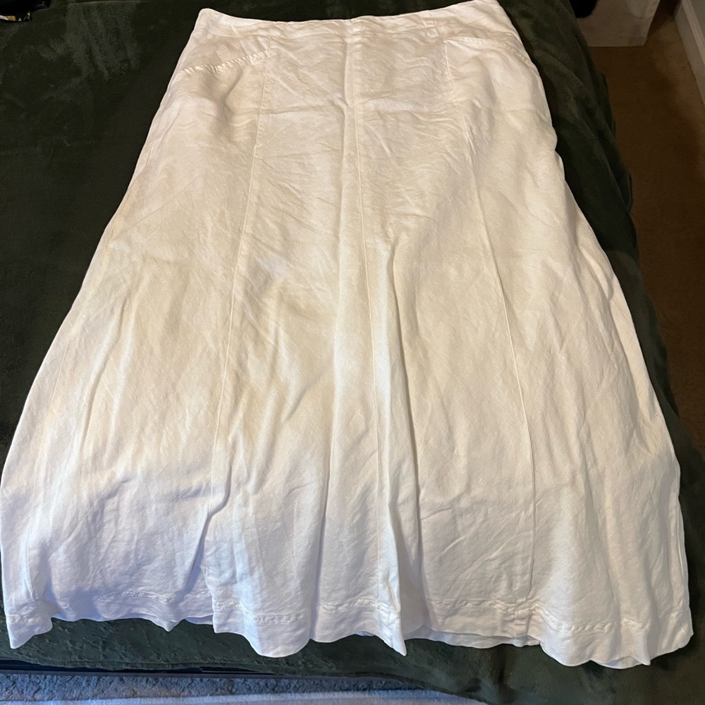 Elegant White Skirt